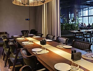 不定期に食事会を開催しています。